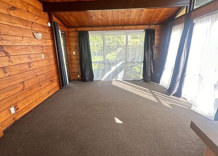  at 4/89 Pinehaven Road, Pinehaven, Upper Hutt, Wellington