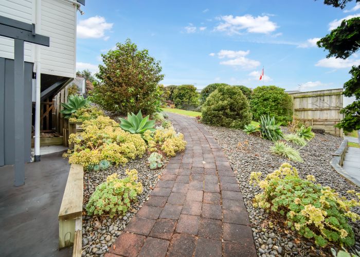  at 11 Caledonia Place, Highlands Park, New Plymouth