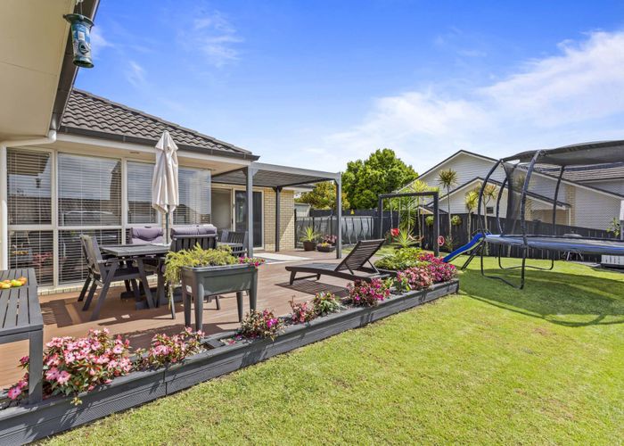  at 75 Lake Panorama Drive, Henderson, Auckland