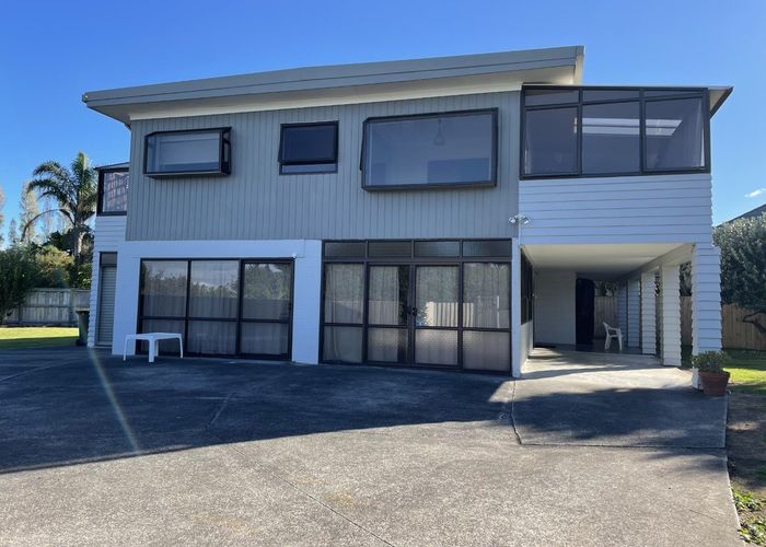  at 17 Flatley Avenue, Farm Cove, Manukau City, Auckland