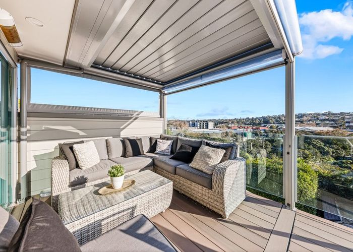  at 2/12 Browns Bay Road, Rothesay Bay, North Shore City, Auckland