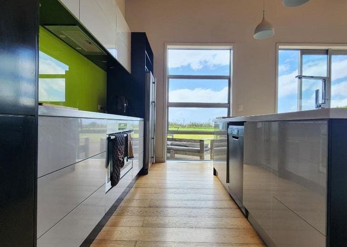  at 4 Ekuarangi Place, Oakura, New Plymouth, Taranaki