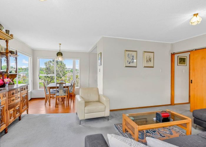  at 220 Glamorgan Drive, Northcross, North Shore City, Auckland