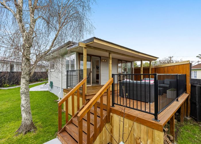  at 1/222 Beach Haven Road, Beach Haven, North Shore City, Auckland