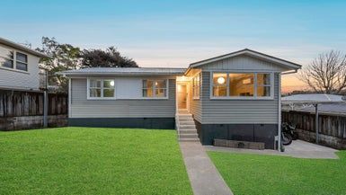  at 6 Larissa Avenue, Henderson, Auckland
