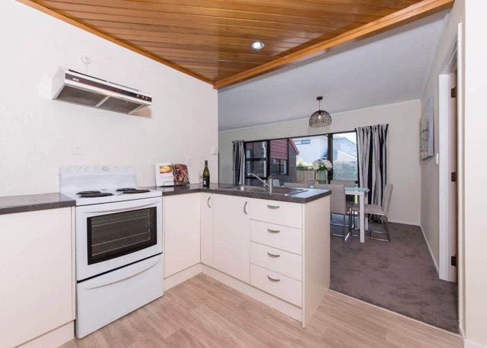  at 2/132 Taylor Street, Blockhouse Bay, Auckland