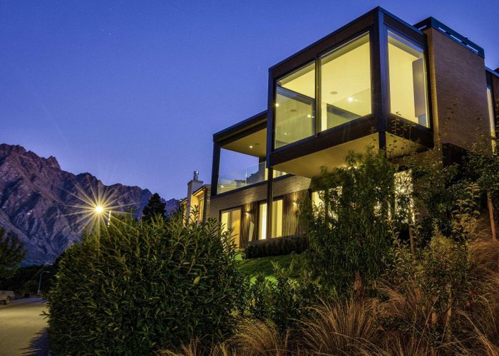  at 5 Old Homestead Place, Kelvin Heights, Queenstown-Lakes, Otago
