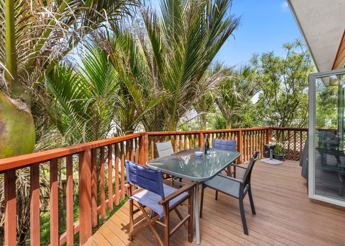  at 2/32 Park Road, Glenfield, Auckland