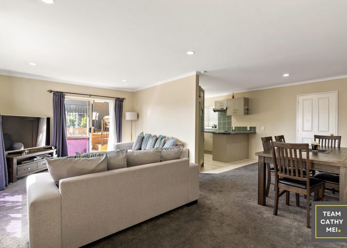  at 92 Glenveagh Park Drive, Weymouth, Manukau City, Auckland