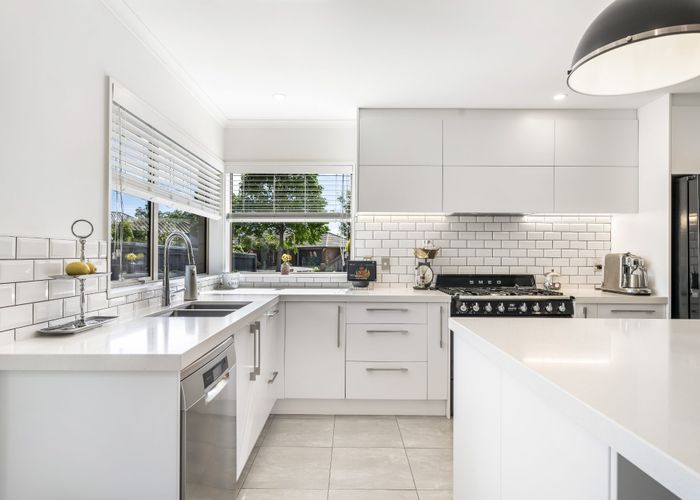  at 6 Thornley Place, Woodend, Woodend