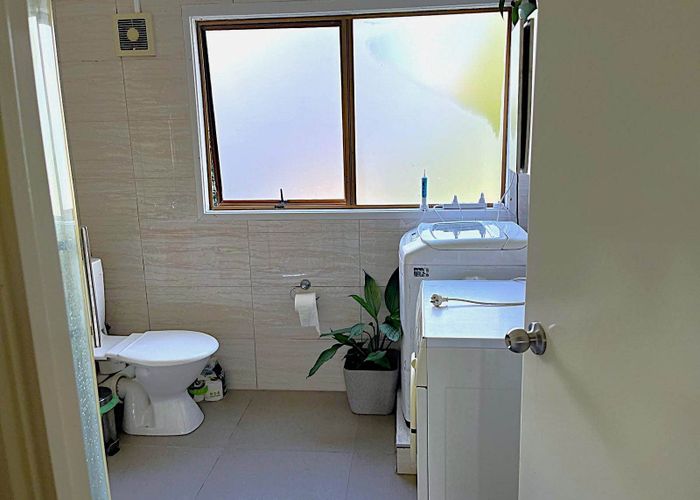  at 2/16 Knight Avenue, Mount Albert, Auckland City, Auckland