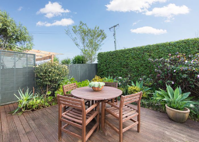  at 7 Bungalow Avenue, Point Chevalier, Auckland
