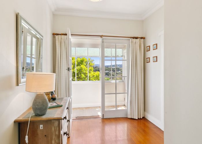  at 102 Nevay Road, Karaka Bays, Wellington