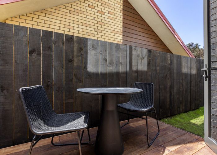  at 2/22 Methuen Road, Avondale, Auckland