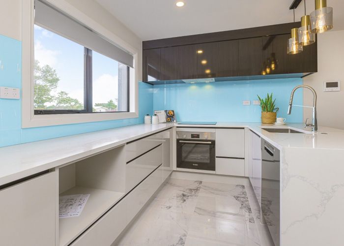  at 2d Convair crescent, Mangere, Manukau City, Auckland