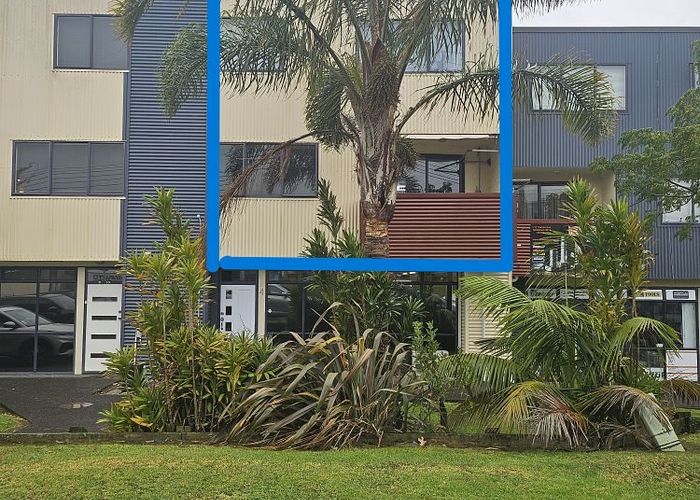  at 4/10 Corban Avenue, Henderson, Waitakere City, Auckland
