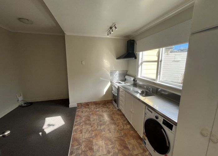  at Flat 5/218 Rintoul Street, Berhampore, Wellington, Wellington