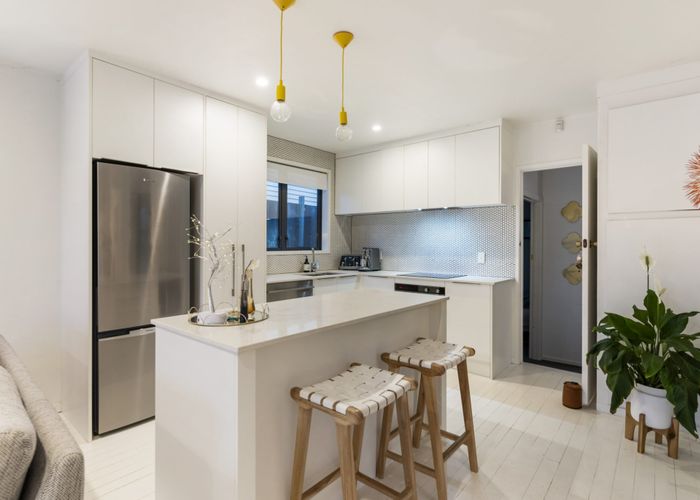  at 2/50 Sylvan Avenue, Northcote, Auckland