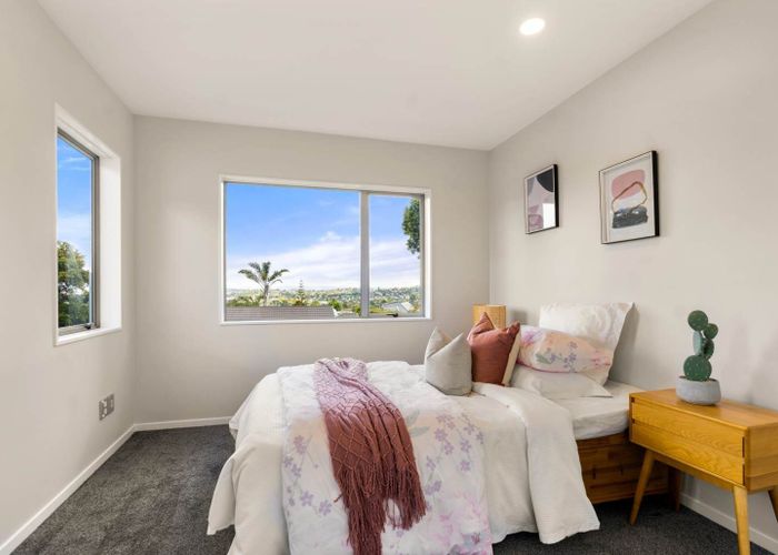  at 2/8 Varlene Terrace, Forrest Hill, North Shore City, Auckland