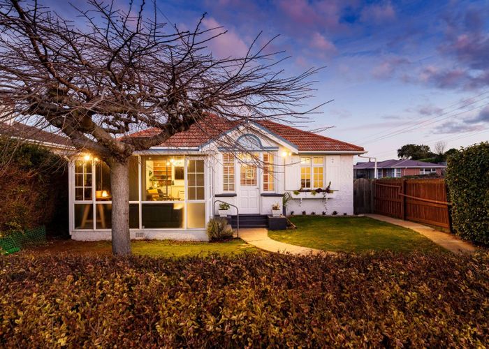  at 19 Mornington Road, Balaclava, Dunedin