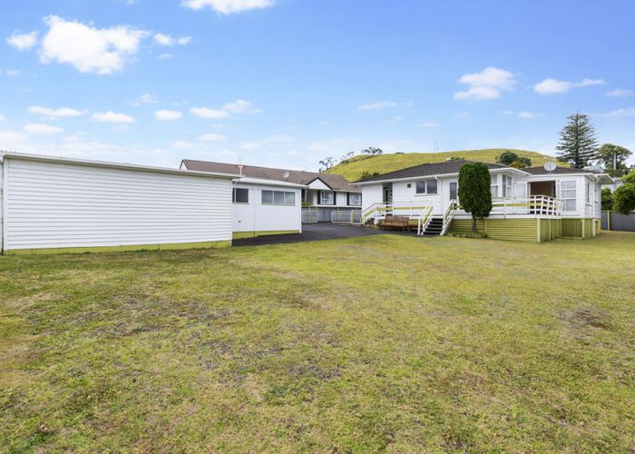  at 76 Taylor Road, Mangere Bridge, Auckland