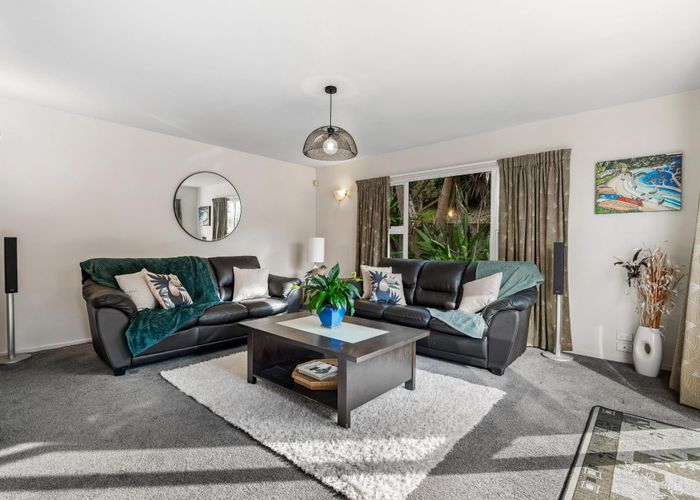  at 2/26 Beaudine Avenue, Glenfield, Auckland