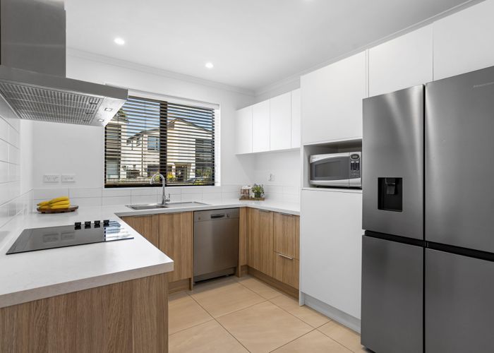  at 9 Manahi Lane, Panmure, Auckland