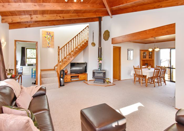  at 2/12 Spears Place, Botany Downs, Auckland