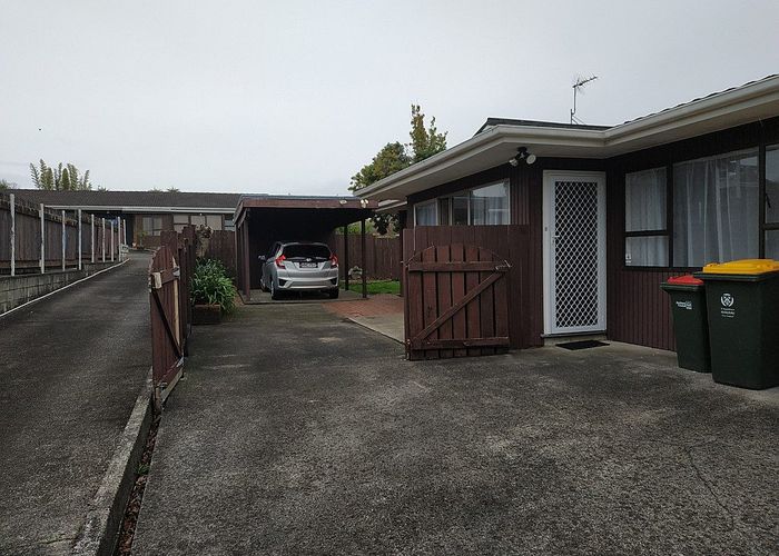  at 2/8 Aberfeldy Ave, Highland Park, Manukau City, Auckland