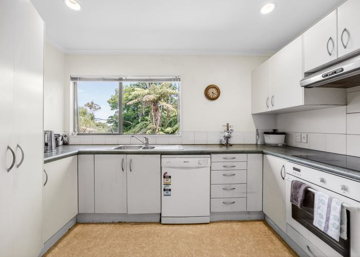  at 39b Chivalry Road, Glenfield, North Shore City, Auckland