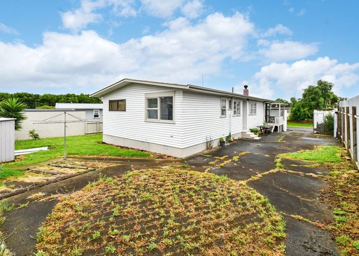  at 15 Gainsborough Street, Manurewa, Manukau City, Auckland