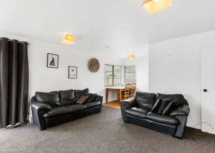  at 2/23 Marr Road, Manukau, Manukau City, Auckland