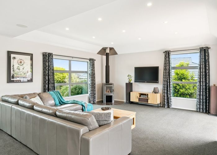  at 9 Cabbage Tree Grove, Woodridge, Wellington