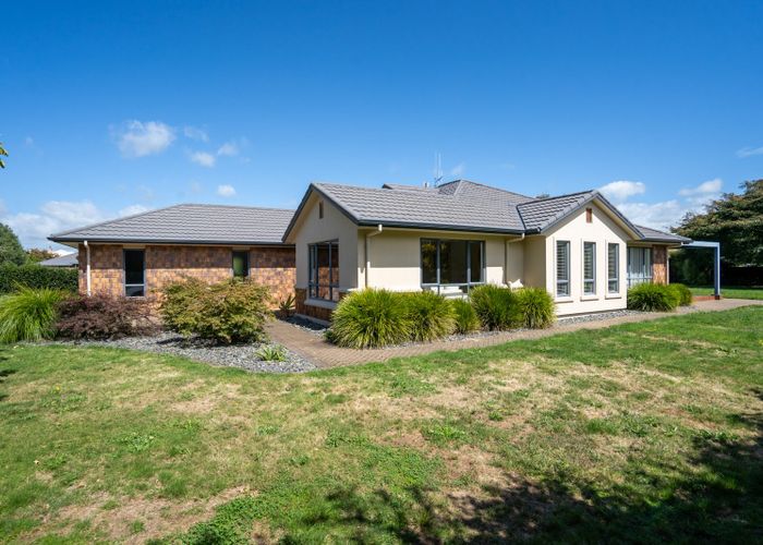  at 200 The Oaks Drive, Leamington, Cambridge