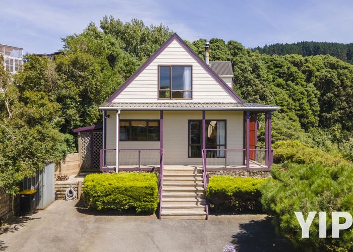  at 9A Victory Crescent, Tawa, Wellington