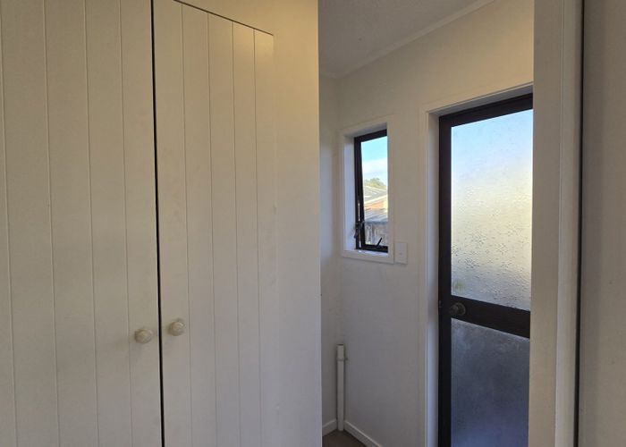 at 1/18A Neal Avenue, Glenfield, North Shore City, Auckland