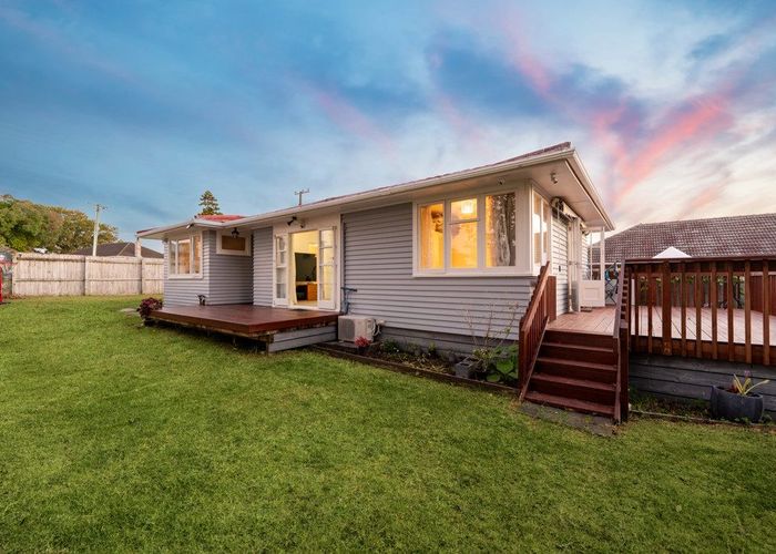  at 27 Fairdene Avenue, Henderson, Waitakere City, Auckland
