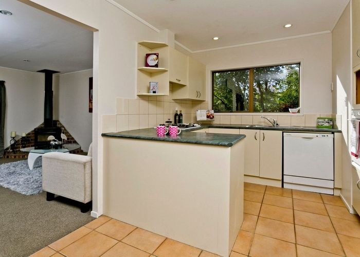  at 81 Oaktree Avenue, Browns Bay, North Shore City, Auckland