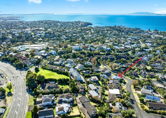  at 1/1 Jeanette Place, Mairangi Bay, North Shore City, Auckland