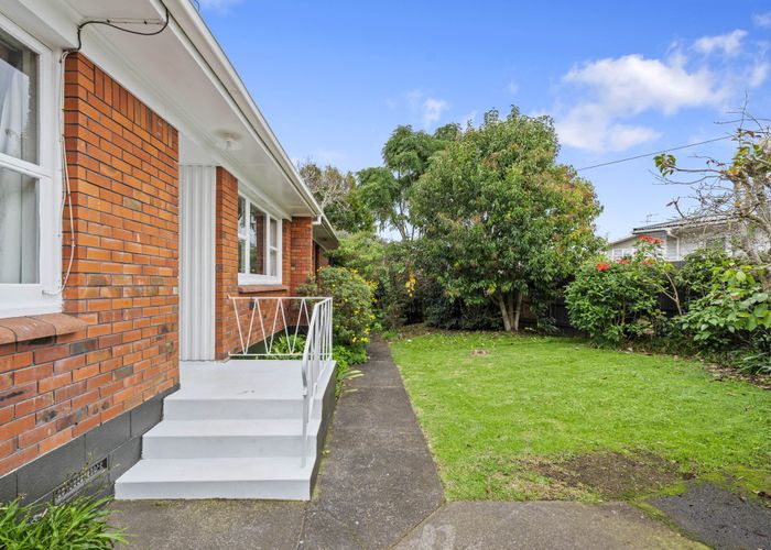 at 2/10 Mahon Place, Papatoetoe, Manukau City, Auckland