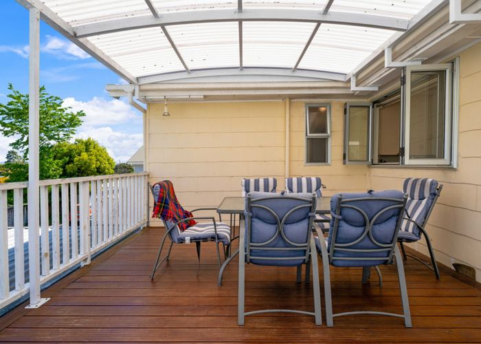  at 2/10 Neal Avenue, Glenfield, North Shore City, Auckland