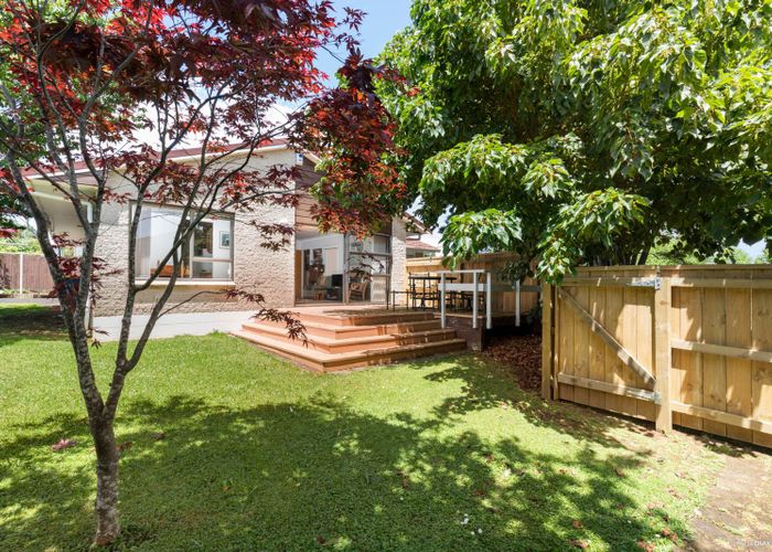  at 2/32 Shakespeare Road, Milford, Auckland