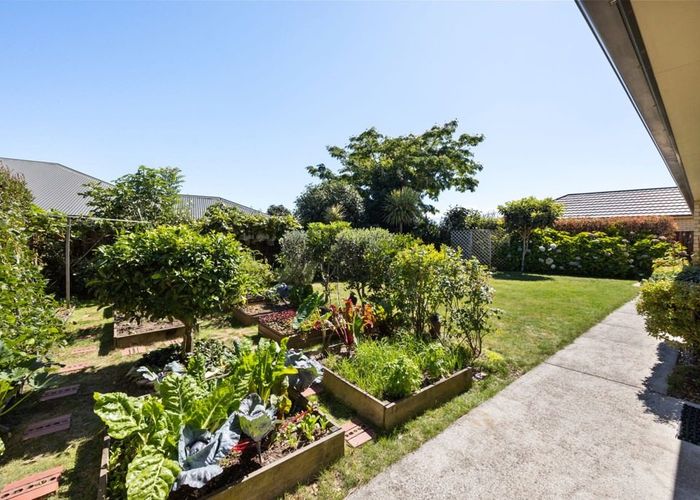  at 76 Huntington Drive, Huntington, Hamilton