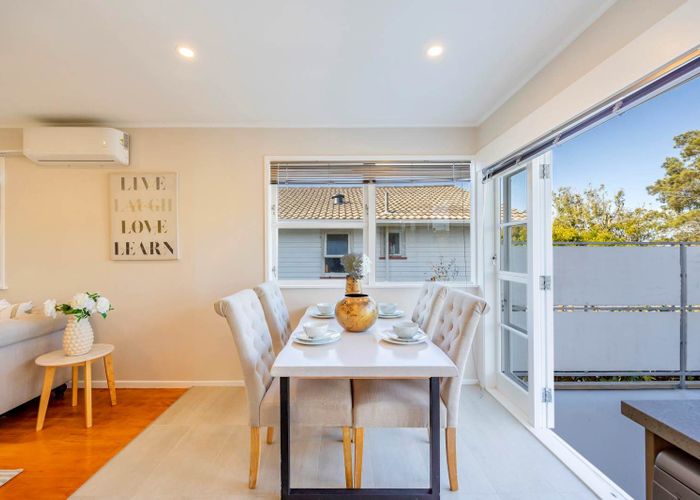  at 25 Compton Street, Hillcrest, Auckland