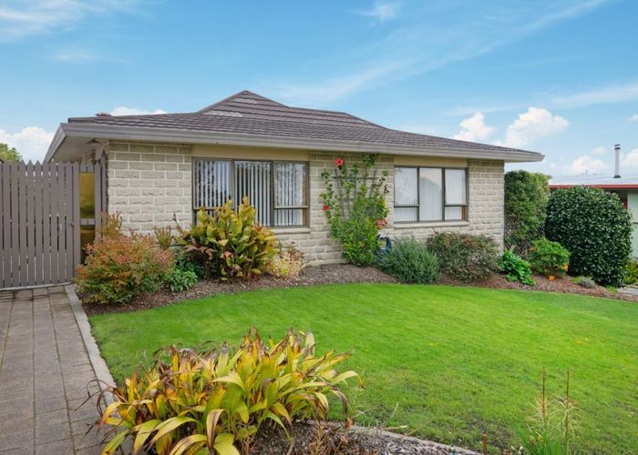  at 7 Farnham Drive, Richmond