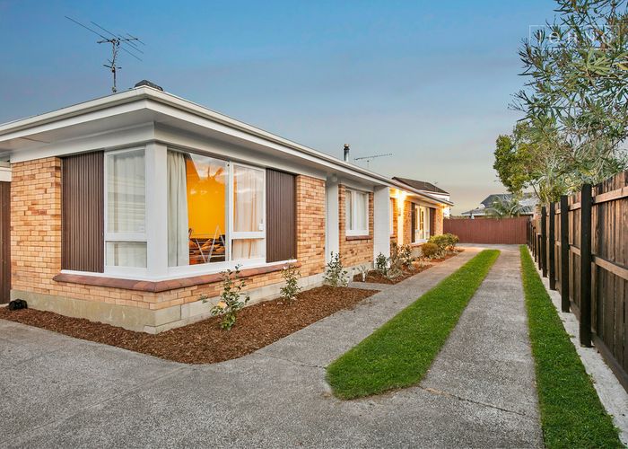  at 2/32 Innisfree Drive, Ellerslie, Auckland