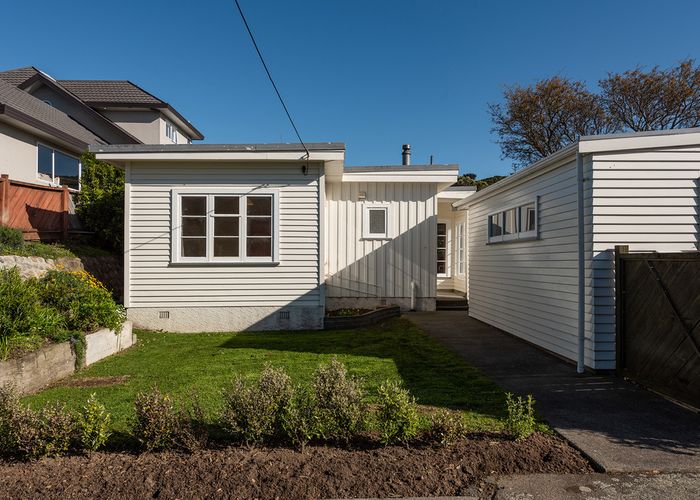  at 6 Te Whiti Grove, Korokoro, Lower Hutt