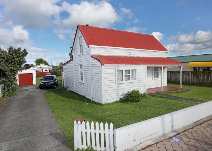  at 107 Bridge Street, Bulls