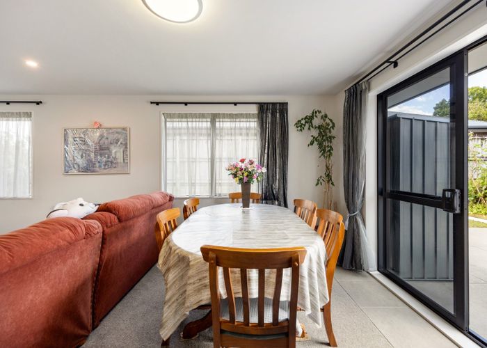  at 16 Alford Place, Huntington, Hamilton