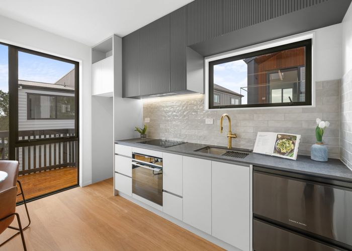  at 21 Knights Road, Rothesay Bay, North Shore City, Auckland